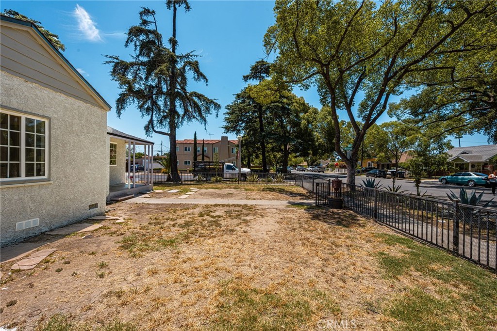 821 S Orange Property Photo 8