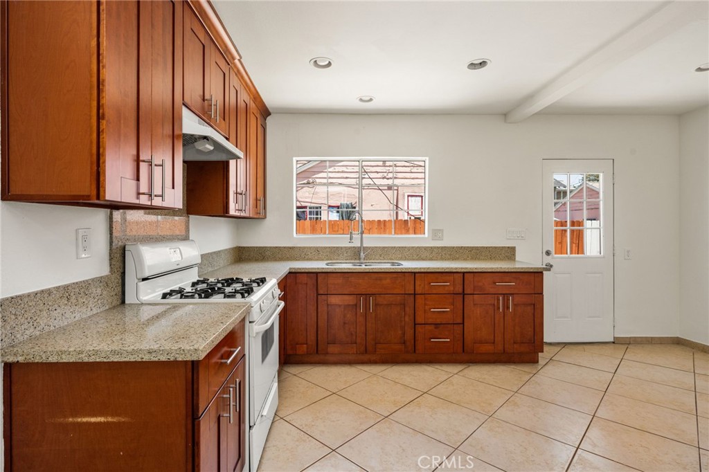 821 S Orange Property Photo 16