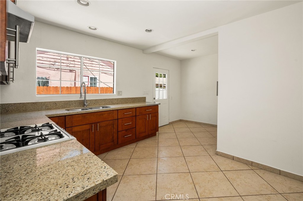 821 S Orange Property Photo 17