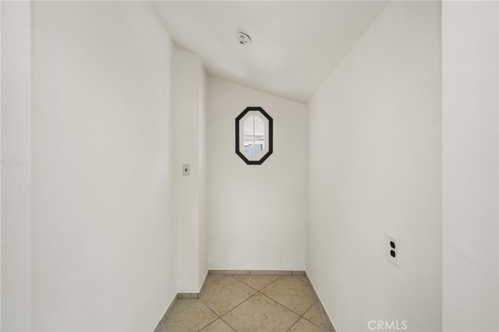 821 S Orange Property Photo 26
