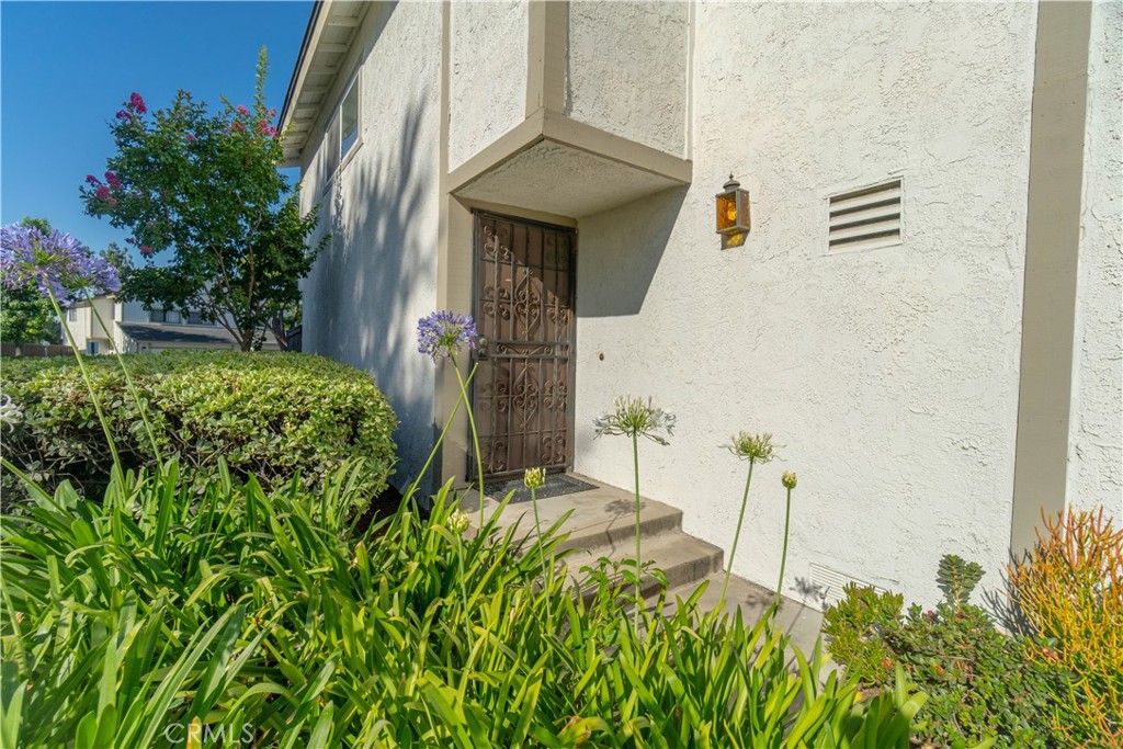 587 S College Property Photo 2