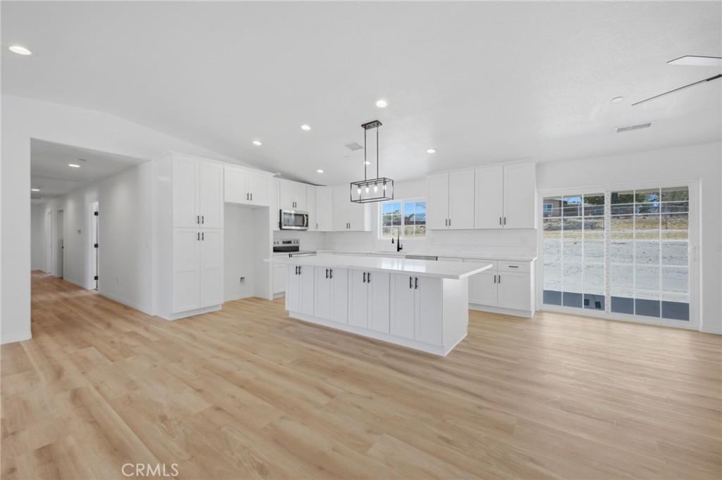 14685 Apple Valley Road Property Photo 6