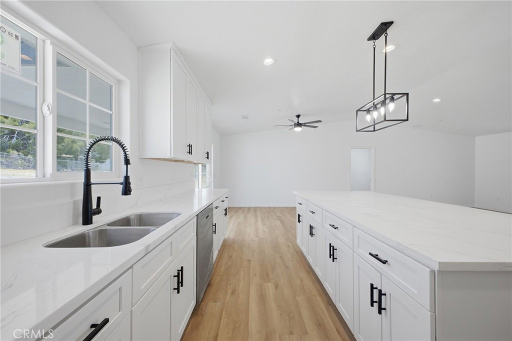 14685 Apple Valley Road Property Photo 7