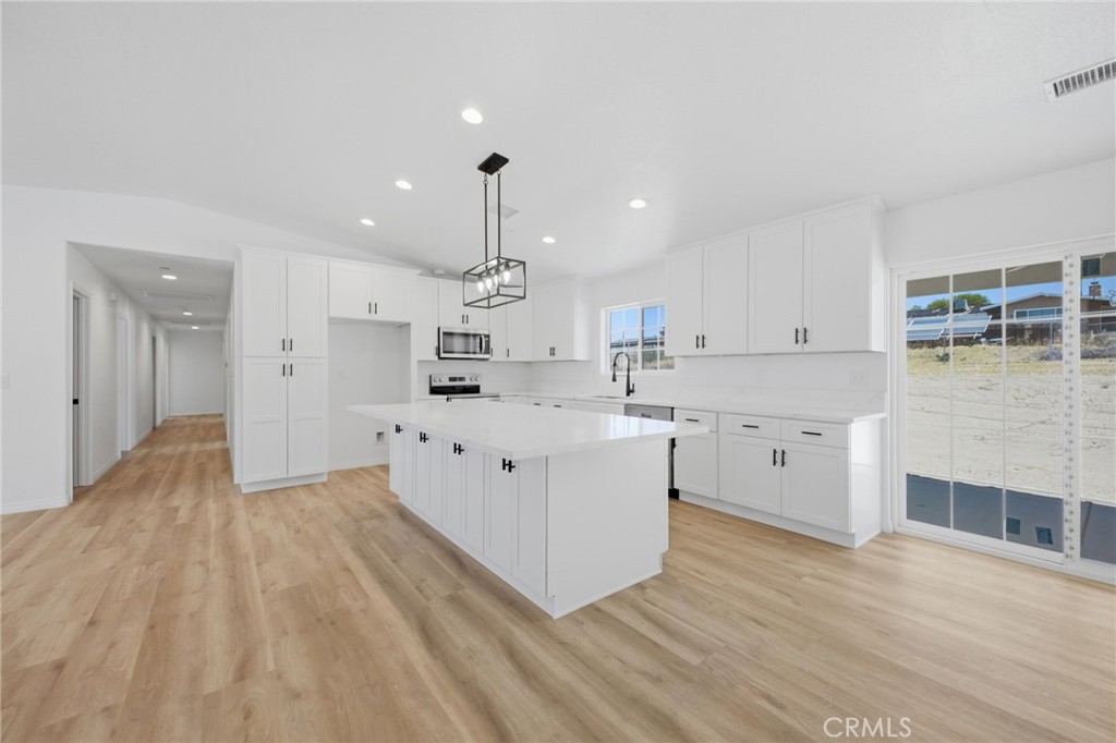 14685 Apple Valley Road Property Photo 8