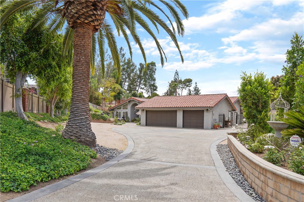 5071 Summit Property Photo 4