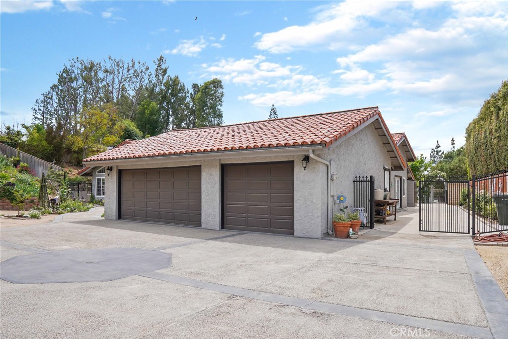 5071 Summit Property Photo 6
