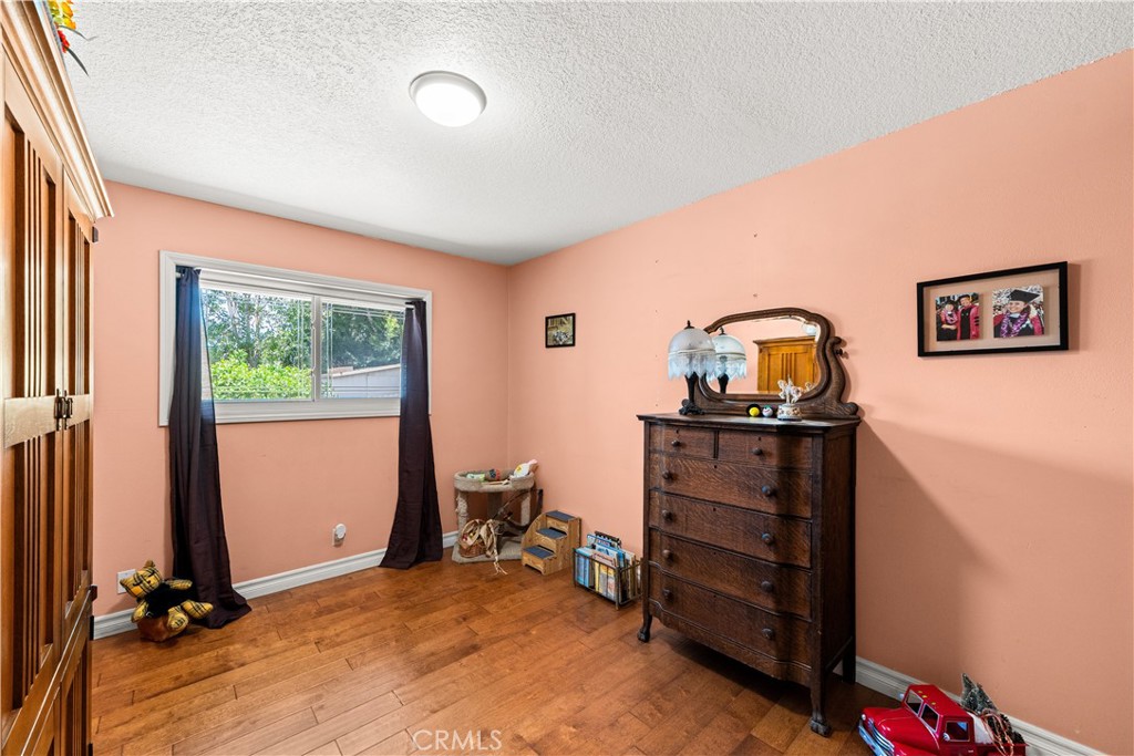 760 N Pine St Property Photo 10