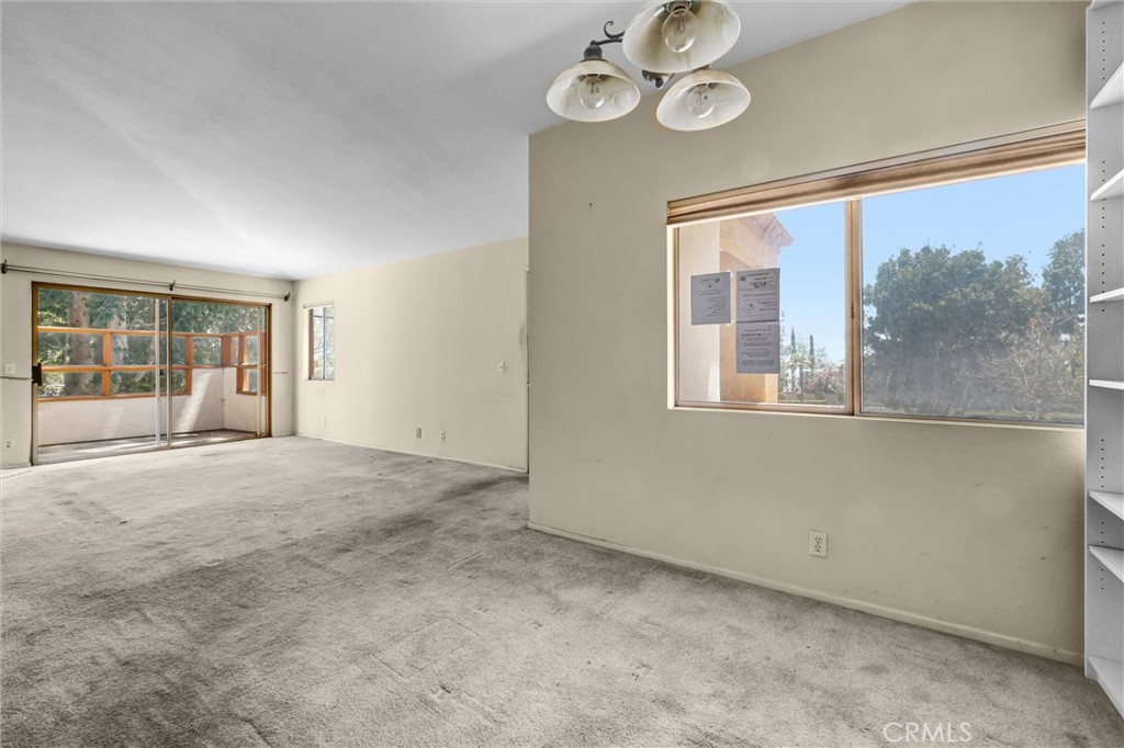 360 Villa Point Drive Property Photo 8