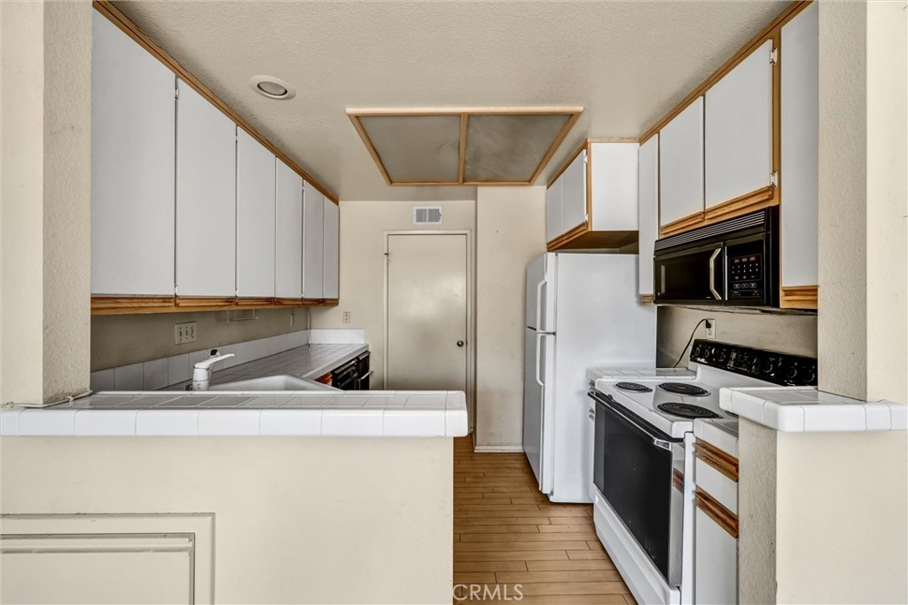360 Villa Point Drive Property Photo 12
