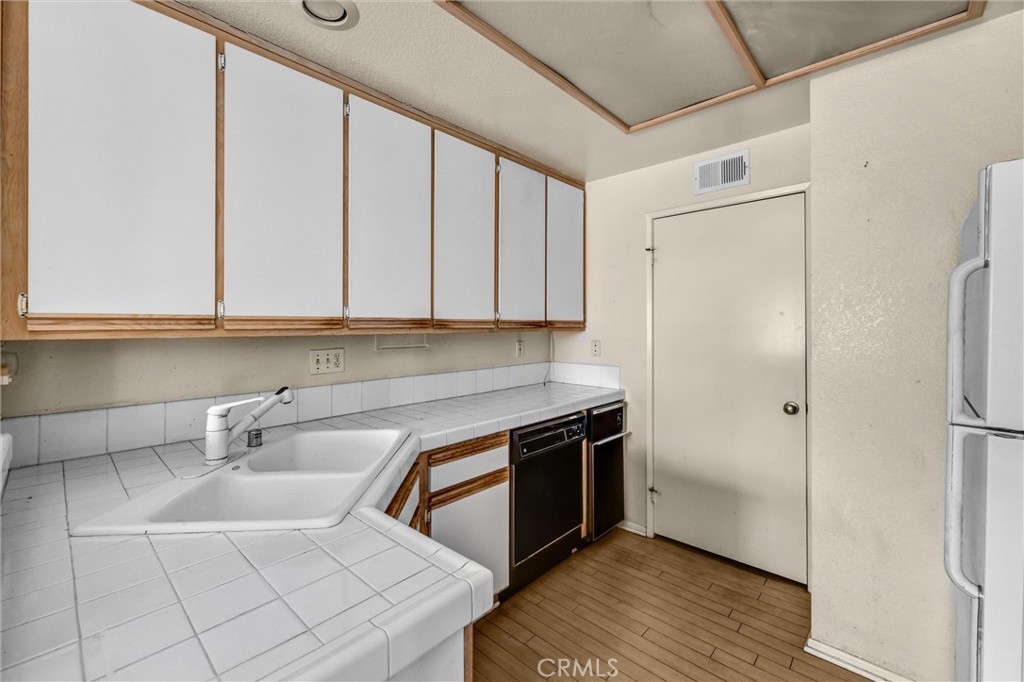 360 Villa Point Drive Property Photo 13