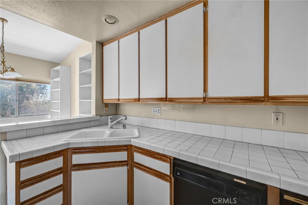 360 Villa Point Drive Property Photo 15