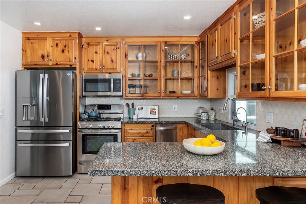 2832 Mayfield Ave. Property Photo 7