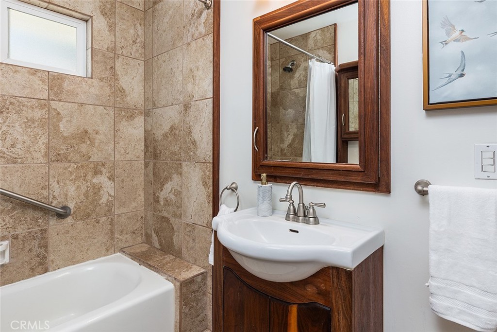 2832 Mayfield Ave. Property Photo 11