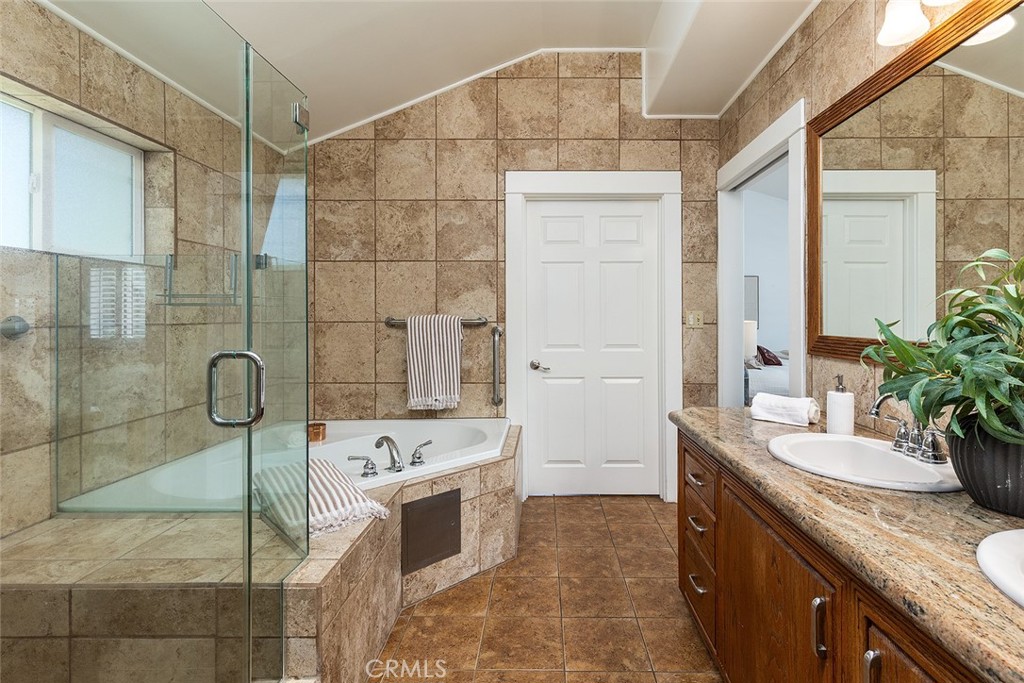 2832 Mayfield Ave. Property Photo 16