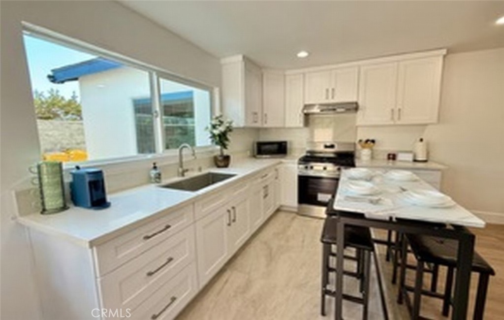 9870 Petunia B Property Photo 3