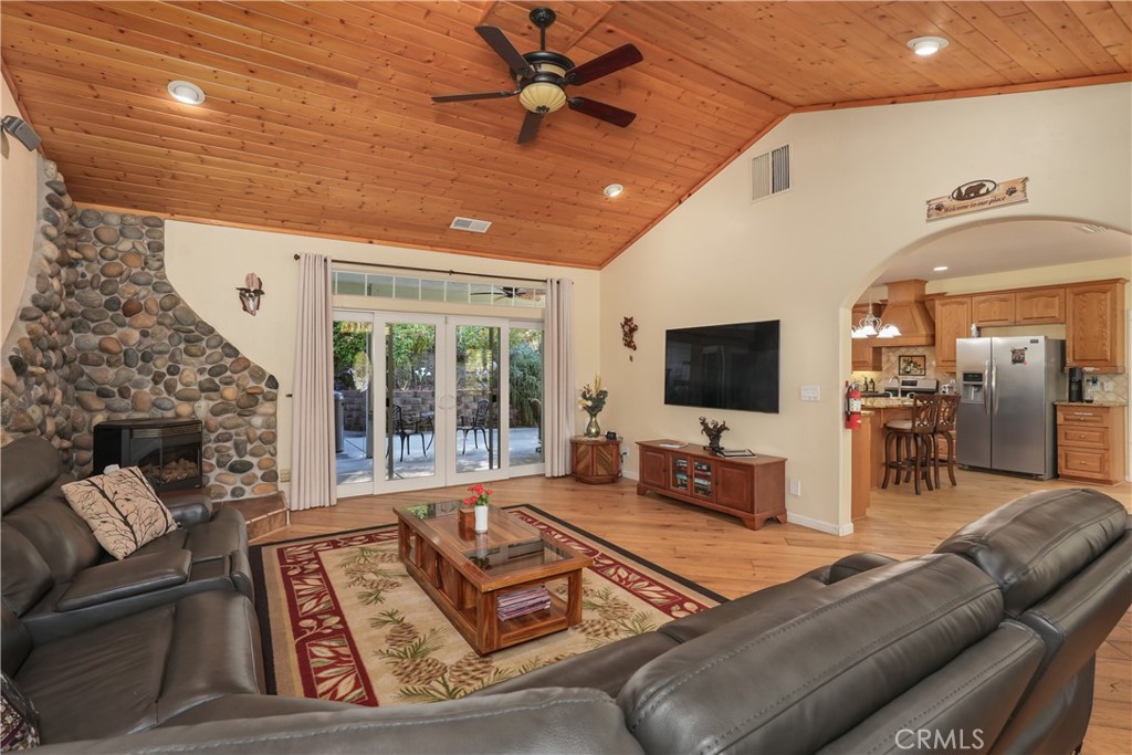 39367 Pine Ridge Road Property Photo 2