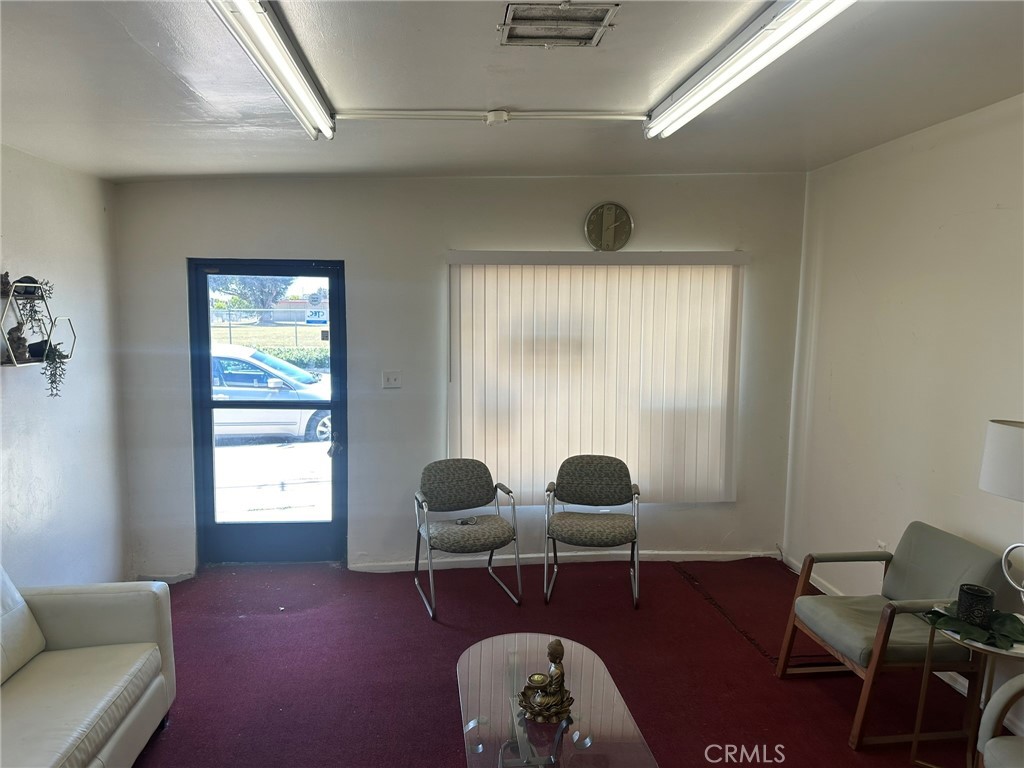 400 N Central Avenue Property Photo 3