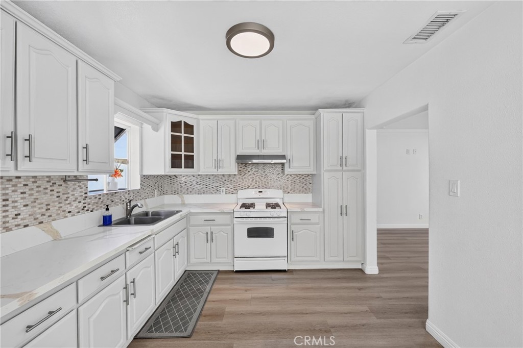 12413 Firestone Blvd Property Photo 8