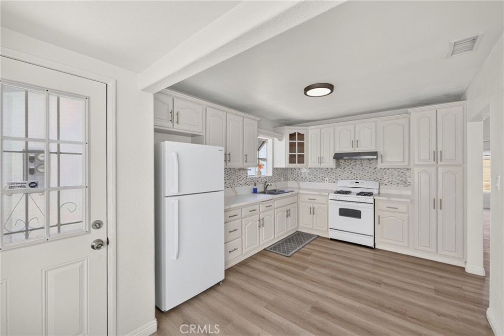 12413 Firestone Blvd Property Photo 10