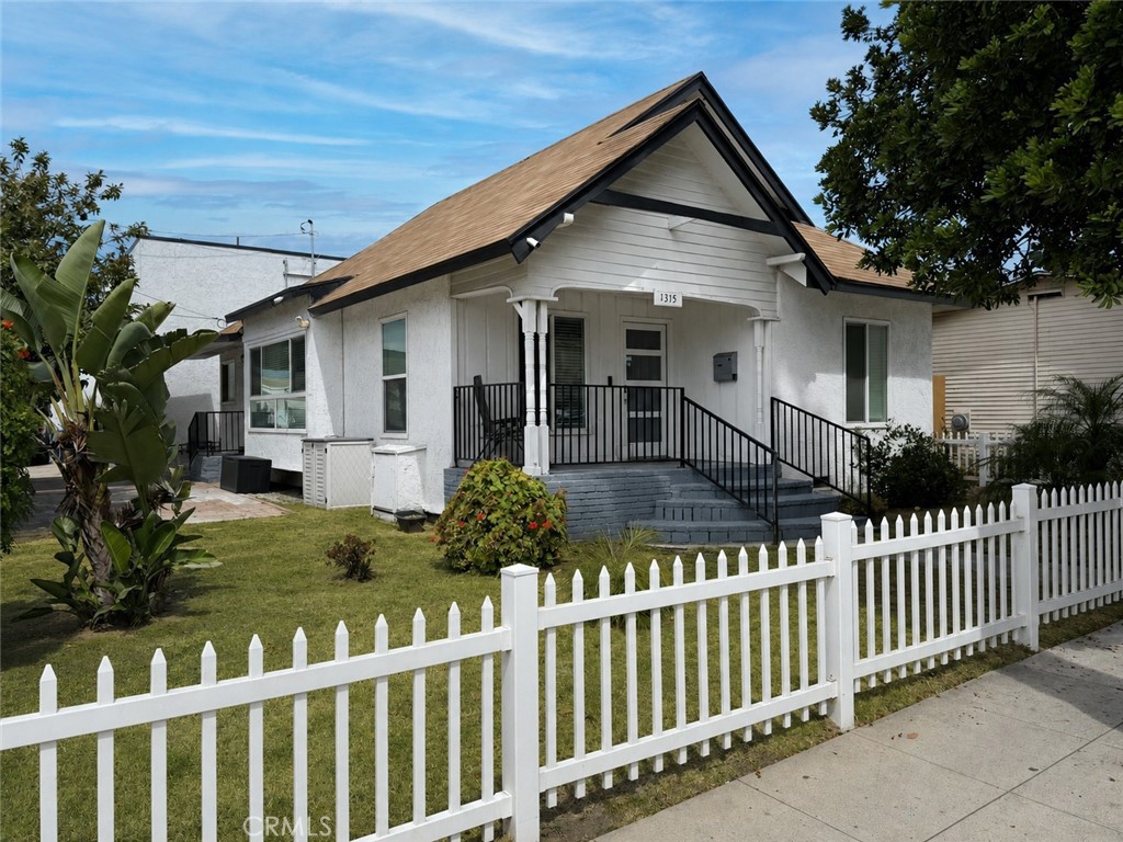 1315 Termino Avenue Property Photo 1