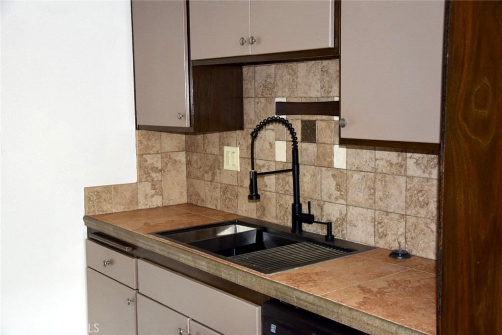 10757 Hortense 304 Property Photo 16