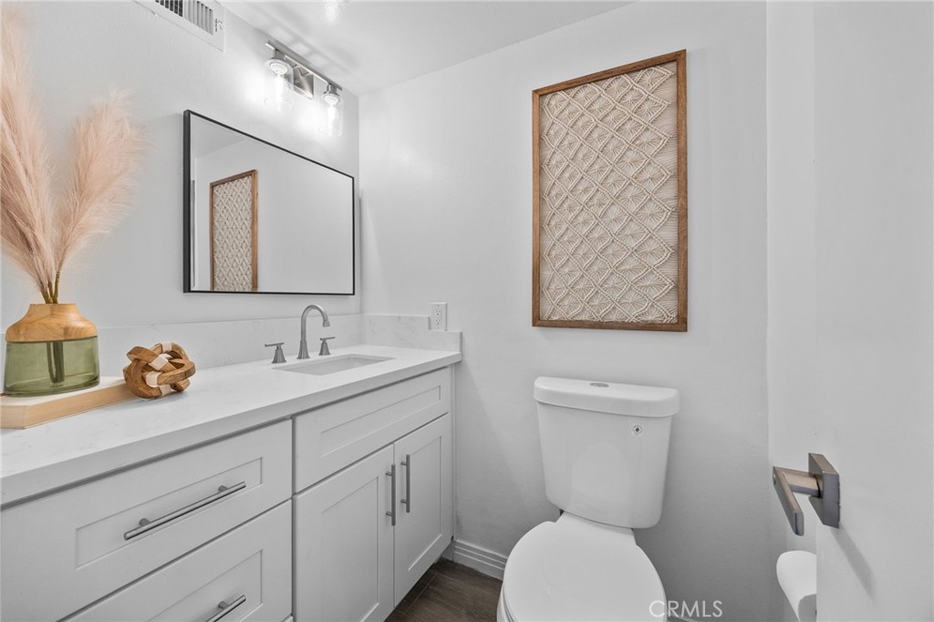 4469 Larwin Ave Property Photo 7