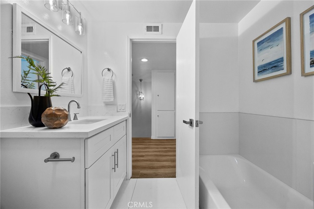4469 Larwin Ave Property Photo 28
