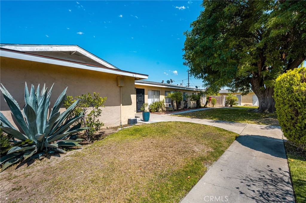 1256 N Placentia Property Photo 3