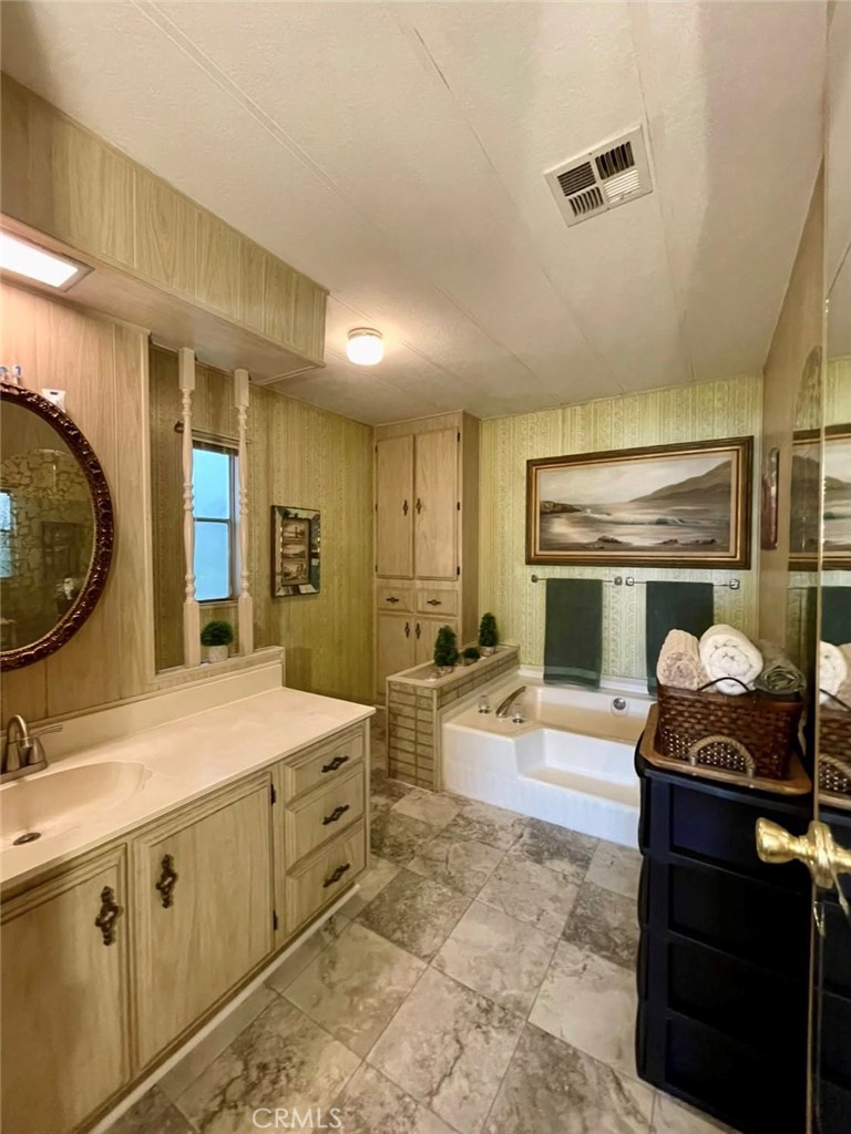 2310 Lake Glen 52 Property Photo 6