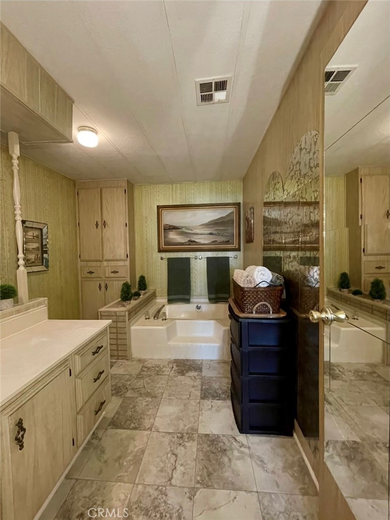 2310 Lake Glen 52 Property Photo 7
