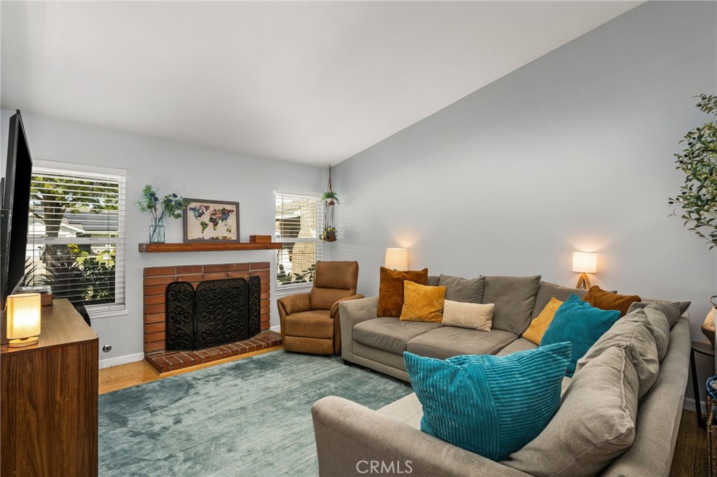 1231 N Dolores Property Photo 4