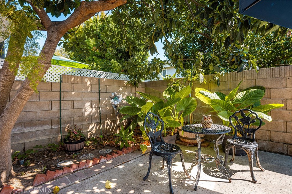 1231 N Dolores Property Photo 16
