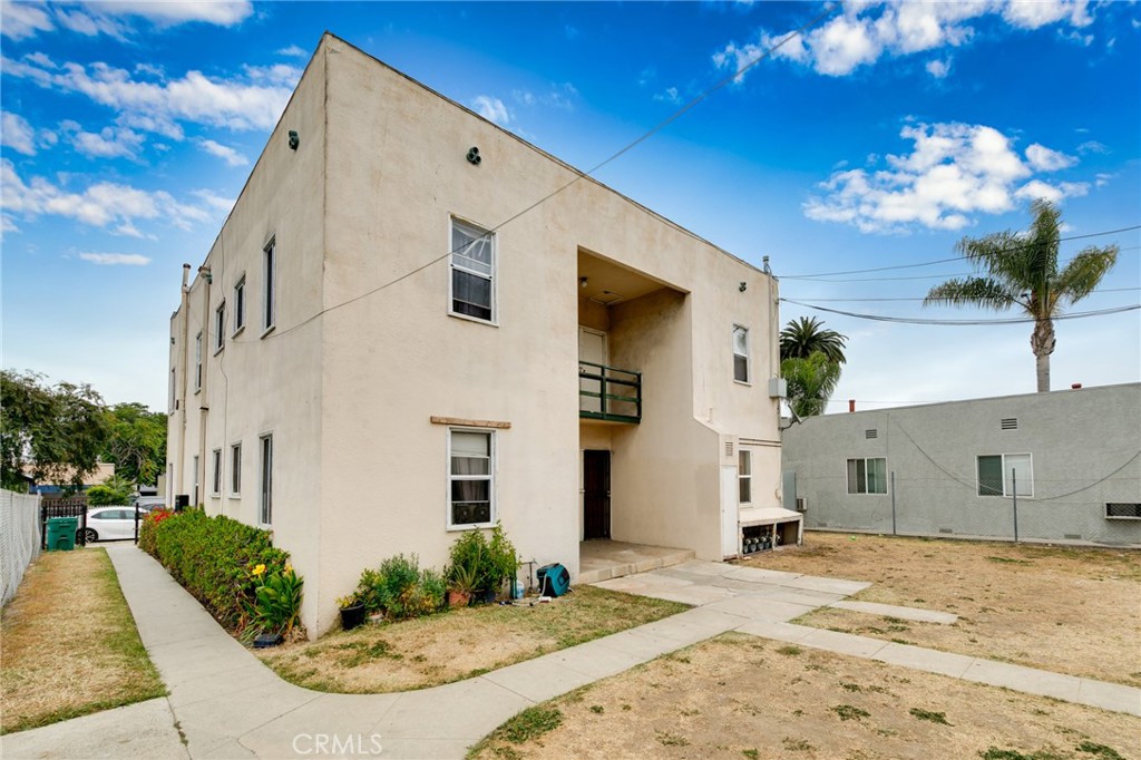 1224 E 17th Street Property Photo 6