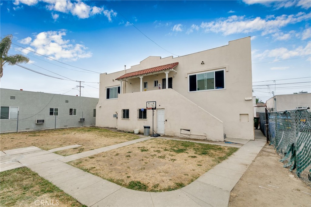 1224 E 17th Street Property Photo 7