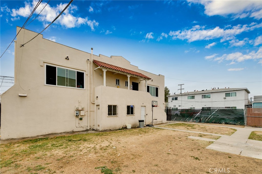1224 E 17th Street Property Photo 8