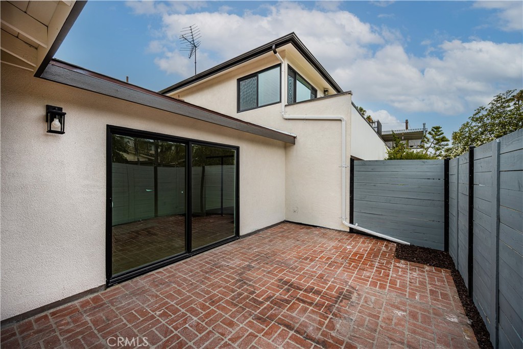 12408 Archwood Property Photo 5