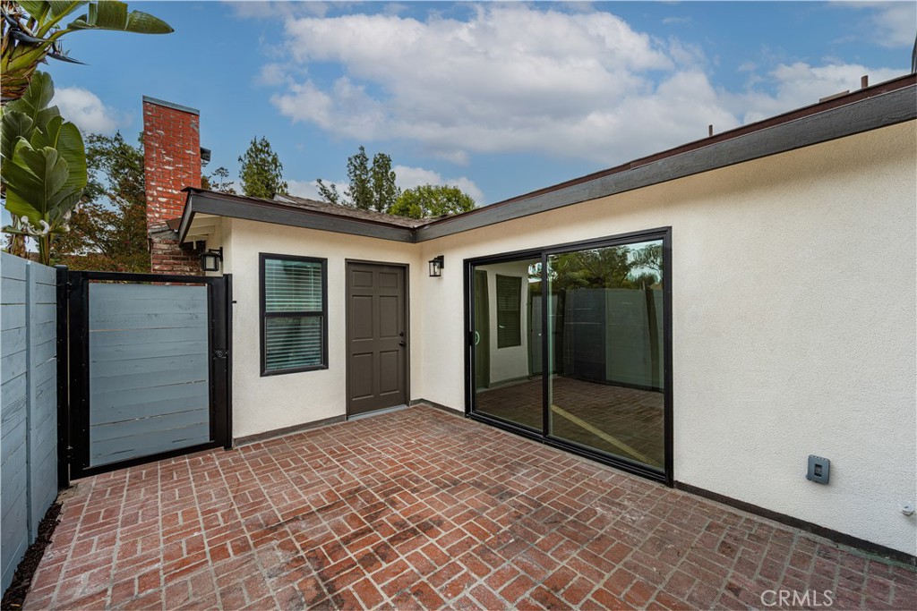 12408 Archwood Property Photo 6