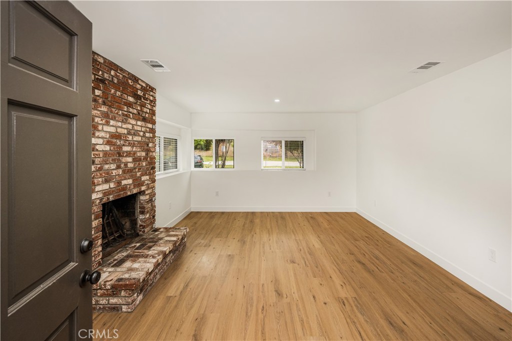 12408 Archwood Property Photo 7