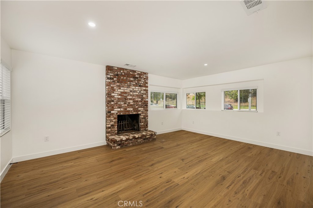 12408 Archwood Property Photo 8