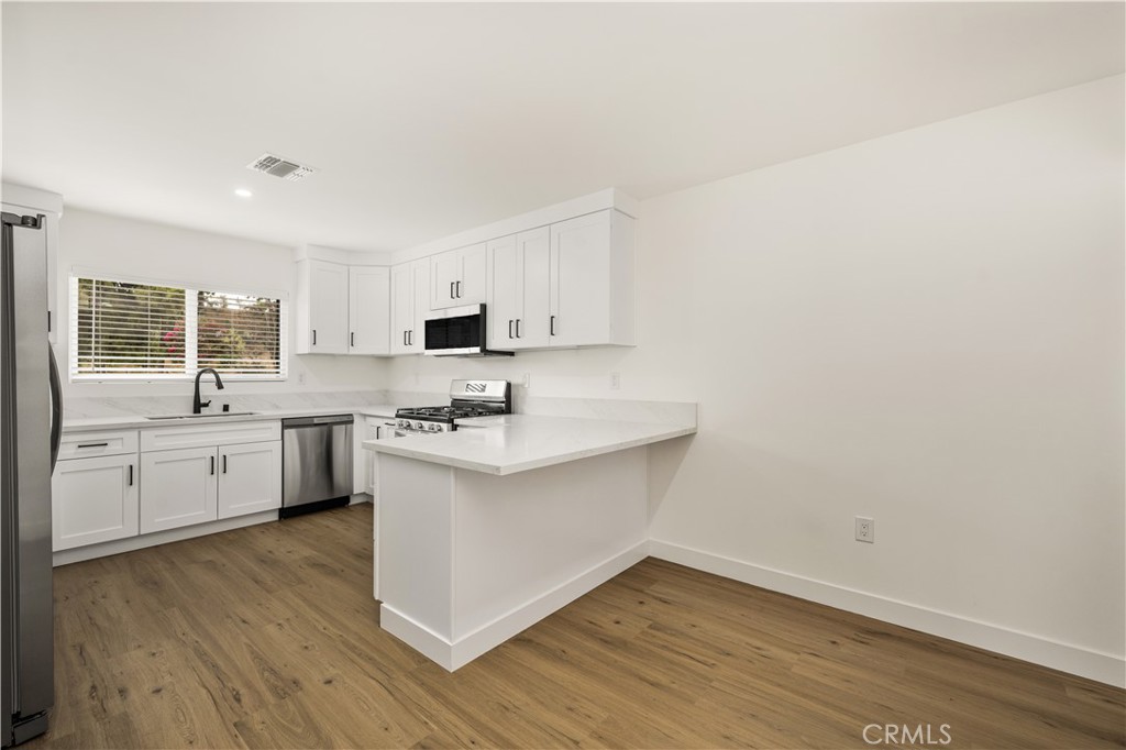 12408 Archwood Property Photo 11