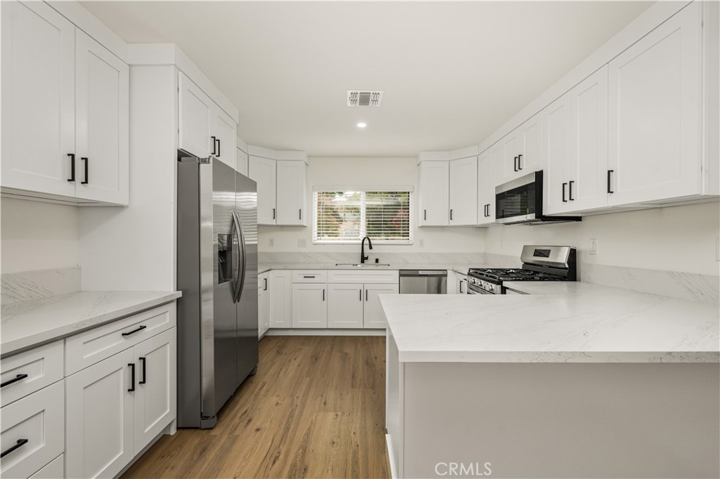 12408 Archwood Property Photo 12