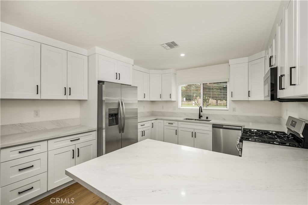 12408 Archwood Property Photo 14