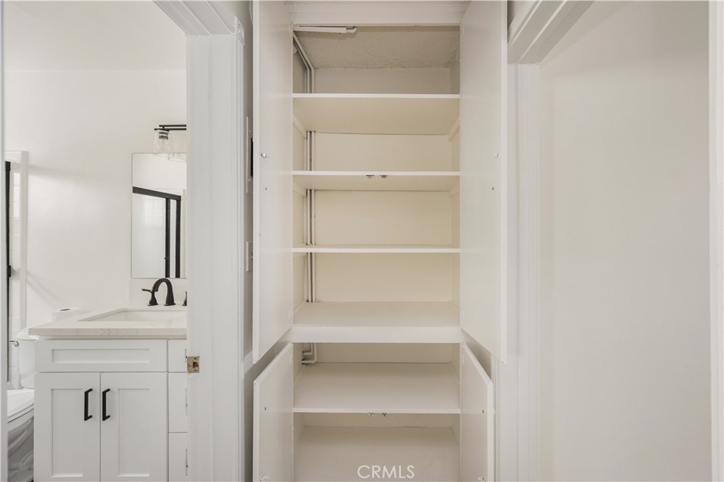 12408 Archwood Property Photo 40