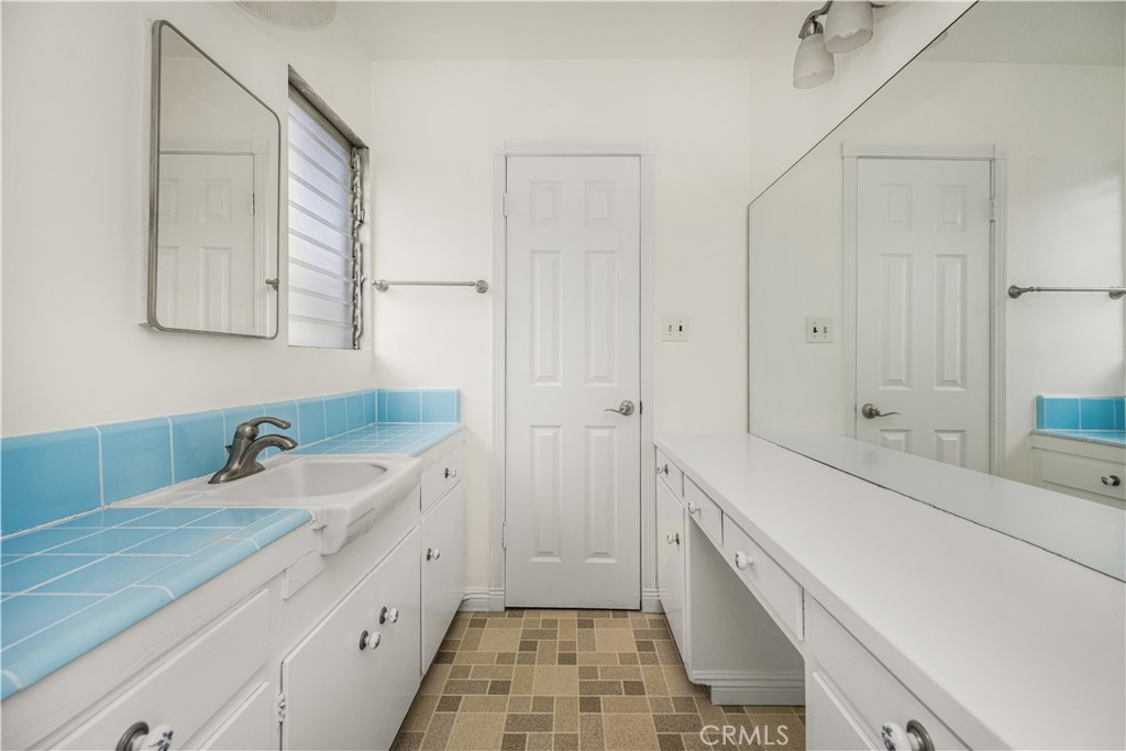 12408 Archwood Property Photo 59