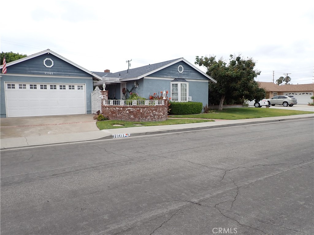 17101 Hague Property Photo 2
