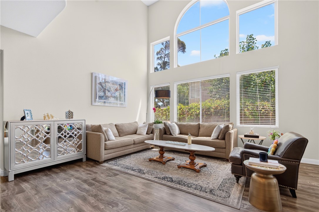 1355 Canterbury Property Photo 3