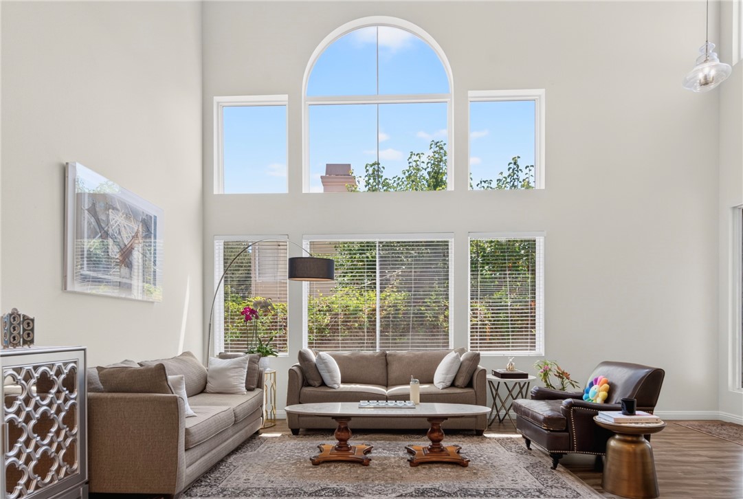 1355 Canterbury Property Photo 4