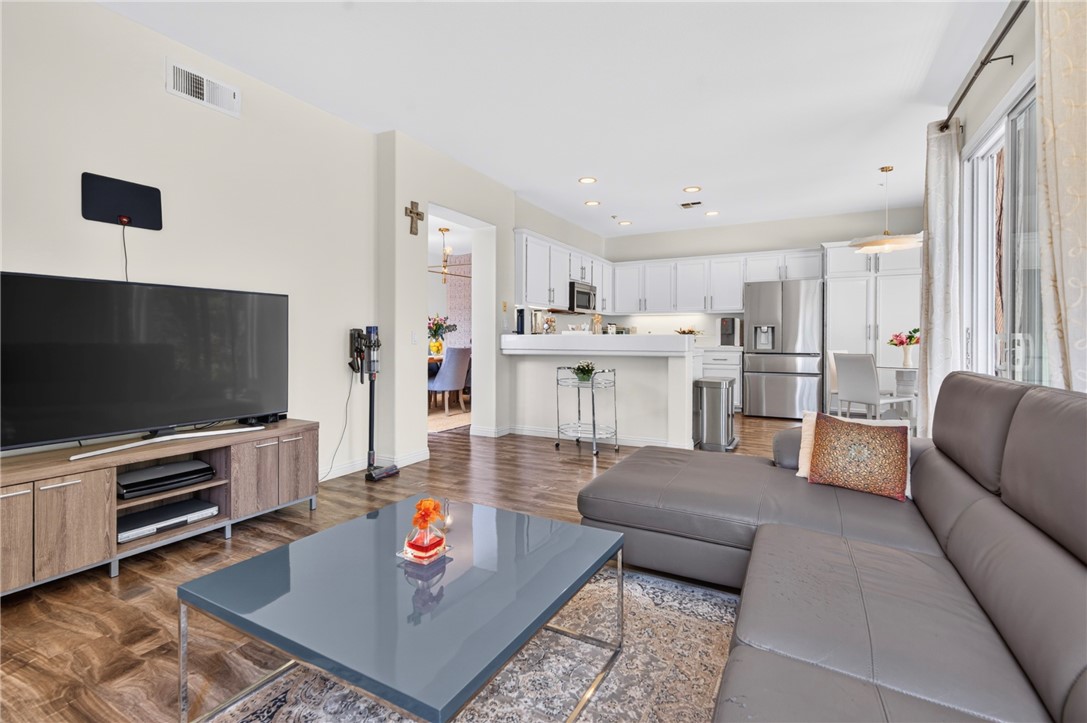 1355 Canterbury Property Photo 10