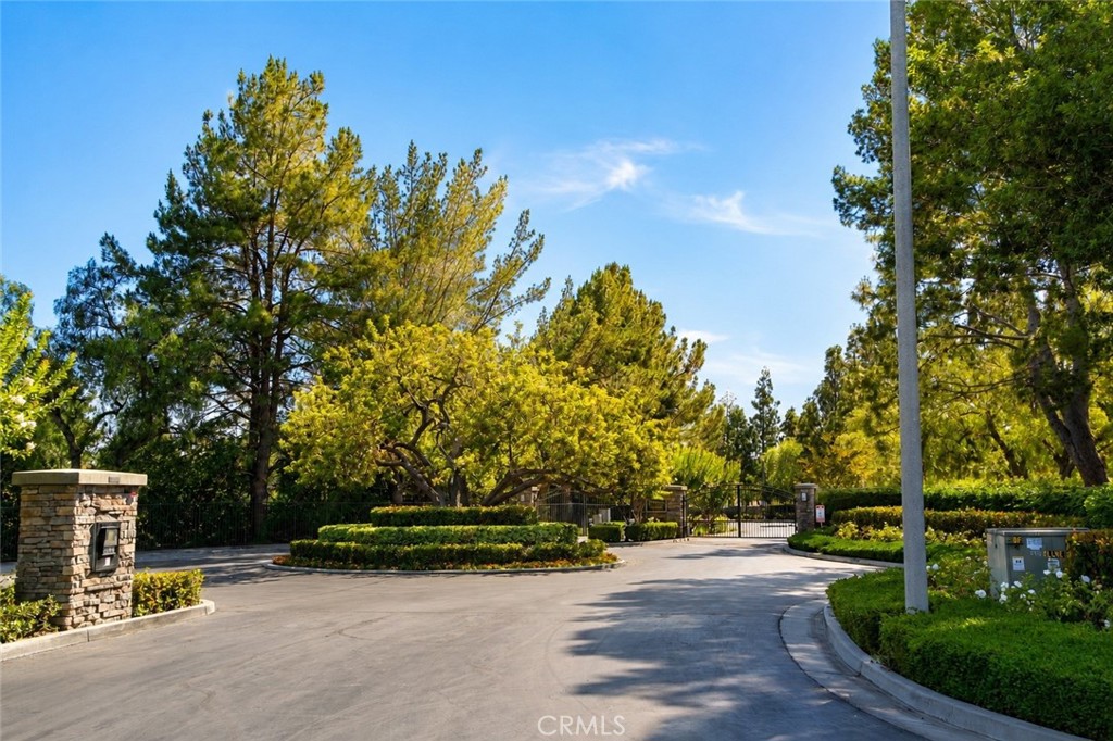 1355 Canterbury Property Photo 46