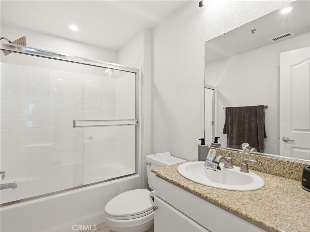 838 Pine 215 Property Photo 9